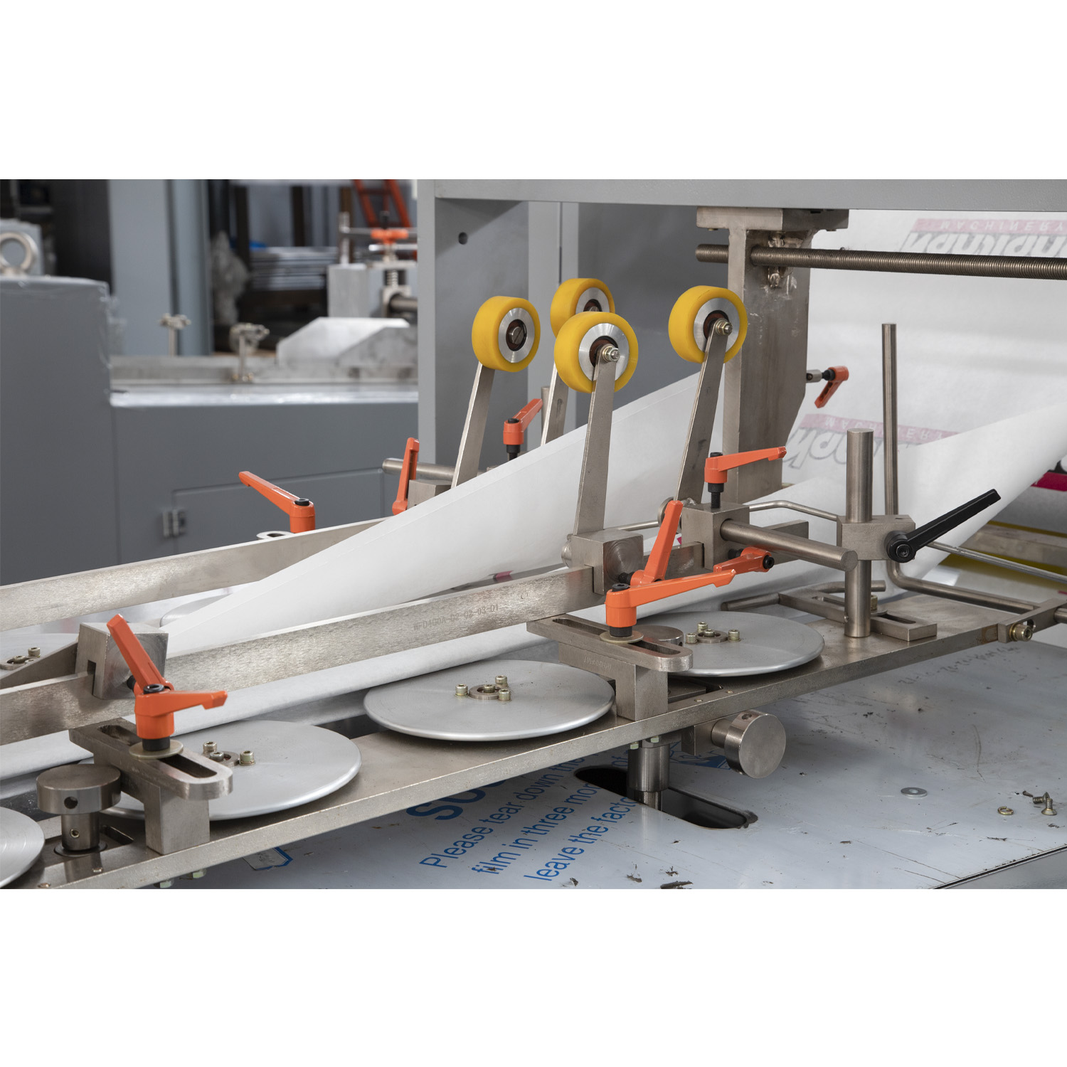 El transporte perfecto: garantizar la durabilidad de las bolsas de compras con máquinas de bolsas de papel